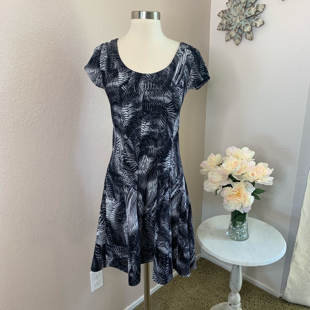 Anthropologie Maeve Dress Size Small Leaf Print